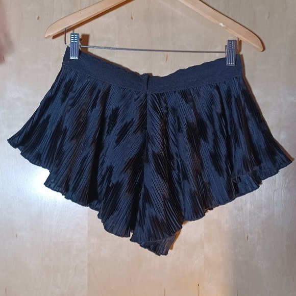 ILUSION VINTAGE 2PC Black Camisole and Shorts Set_Size Medium - Picture 7 of 10